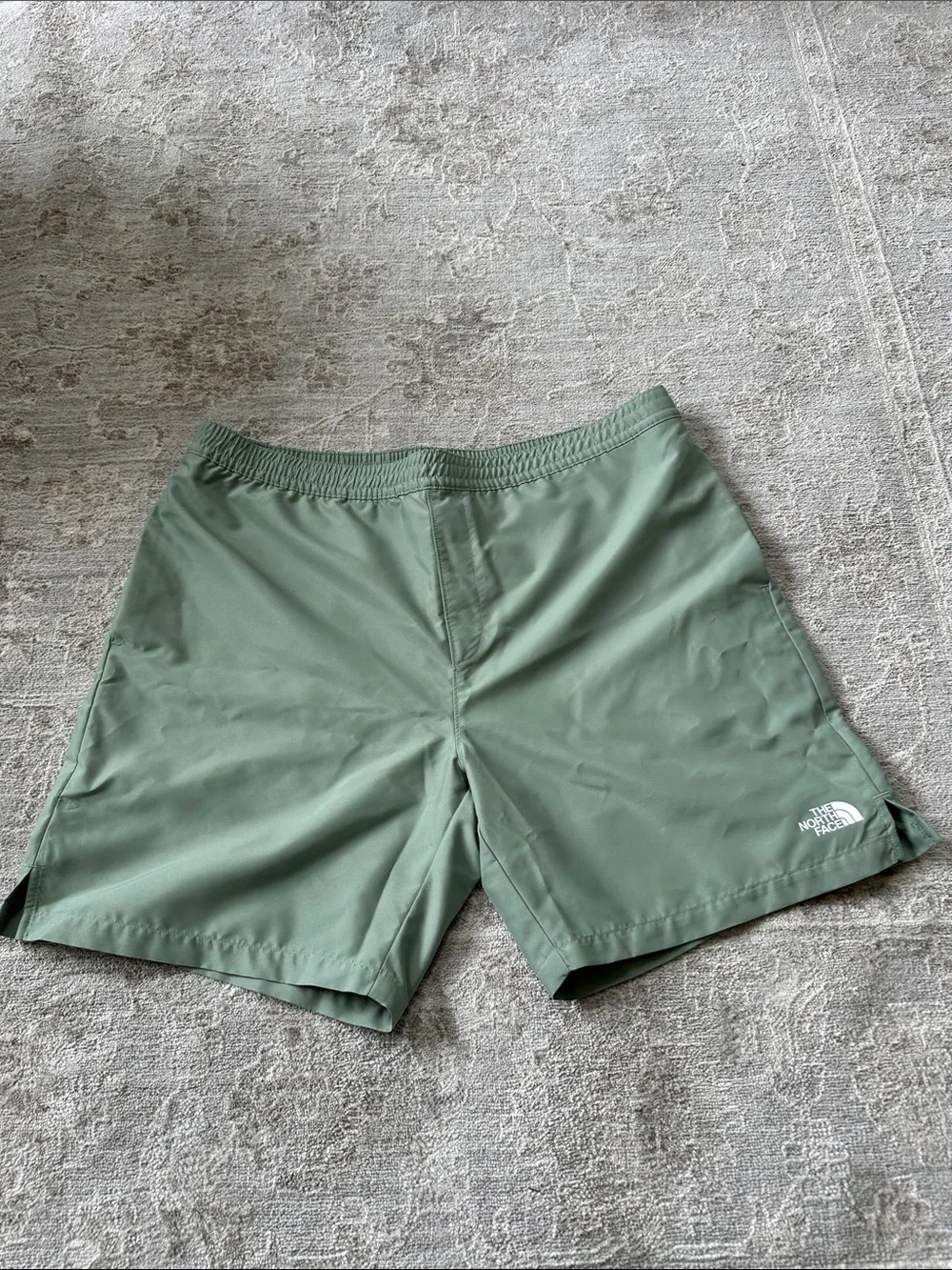 The North Face Men's Large Water Shorts in Slate Moss color. Flash dry materials